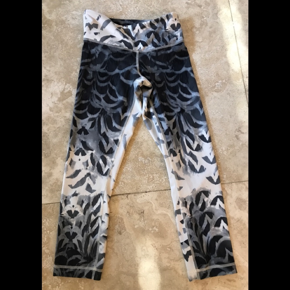 Lululemon cropped pants